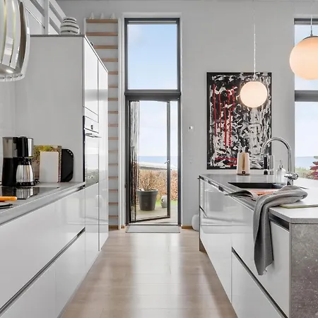 Feriehus Cozy In With House Sea View